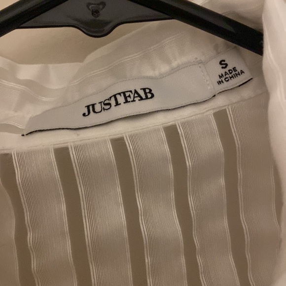 JustFab Balloon Sleeve Button Up - Picture 2 of 4